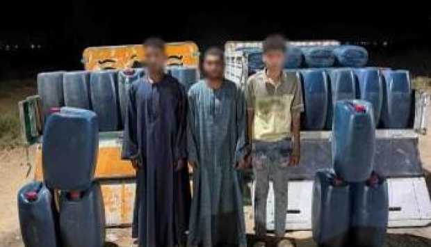 الأمن يضبط سيارتين محملتين بـ 4 آلاف لتر سولار قبل بيعها بالسوق السوداء في أسوان