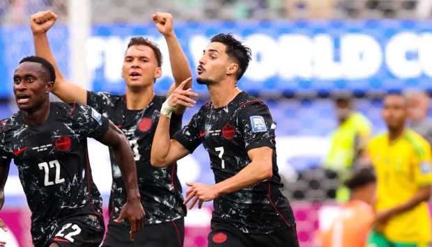 كندا تتأهل لدور الـ16 في كأس العالم بعد الفوز على جنوب أفريقيا بهدف قاتل