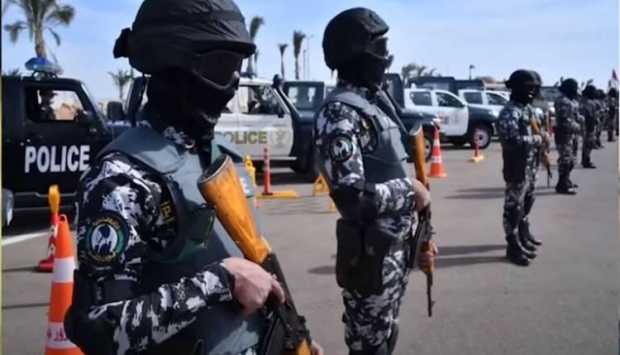 الأمن المصري يضبط سائق سيارة أجرة عقب قيادته عكس الاتجاه في القاهرة