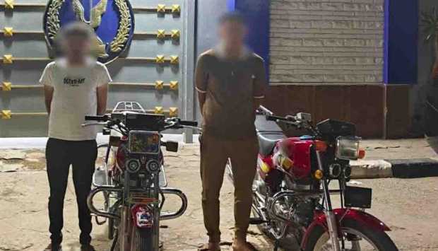 الأجهزة الأمنية تضبط دراجتين ناريتين بدون لوحات في المنوفية بعد استعراض خطر