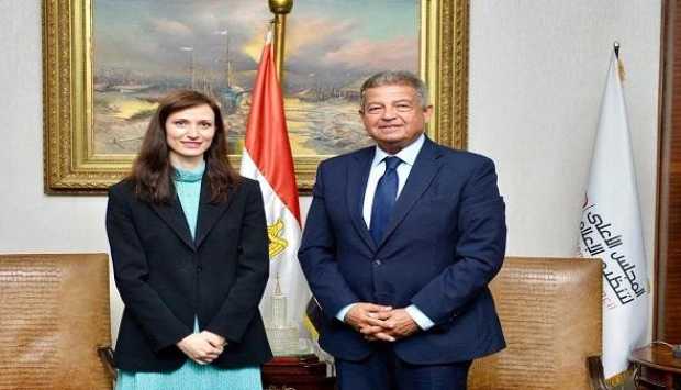 خالد عبدالعزيز يستقبل وفد اليونسكو لبحث تطوير الإعلام وحماية التراث الثقافي