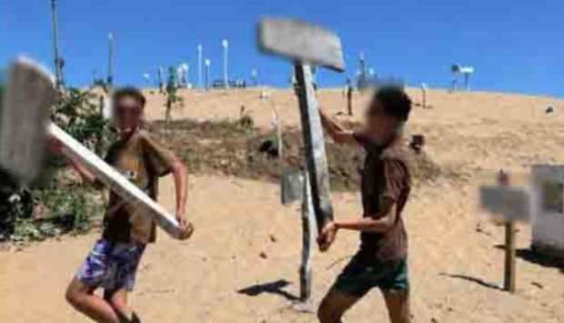 الشرطة تكشف ملابسات فيديو لافتات المقابر في كفر الشيخ والقبض على المتهمين