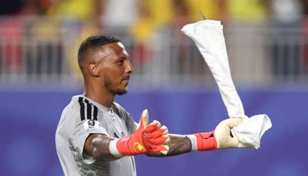 إيلوي روم يحفر اسمه في تاريخ كأس العالم بتصدياته المبهرة