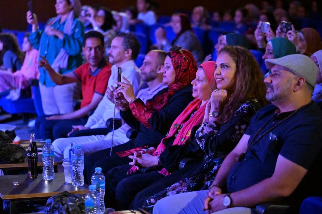 عرض حكاية في حكاية