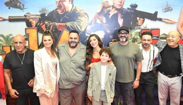 محمد إمام وشركاؤه يحتفلون بإطلاق فيلم «صقر وكناريا» في عرض خاص