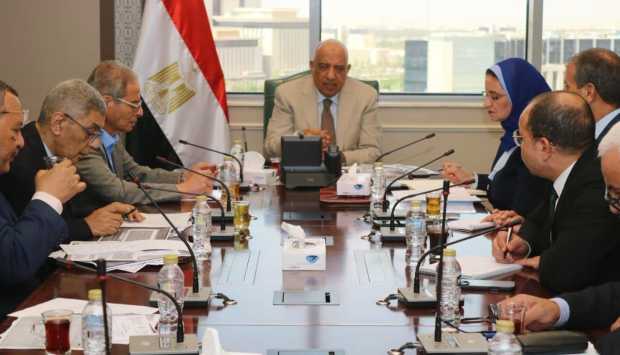 وزير الكهرباء يجتمع لمناقشة استعدادات مواجهة ارتفاع الأحمال خلال الصيف