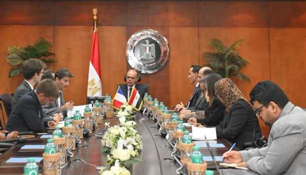 مباحثات مصرية فرنسية لتوطين صناعات السيارات والطيران والتحضير لمنتدى أعمال سبتمبر