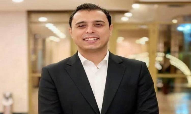 الفنان كريم عبد العليم