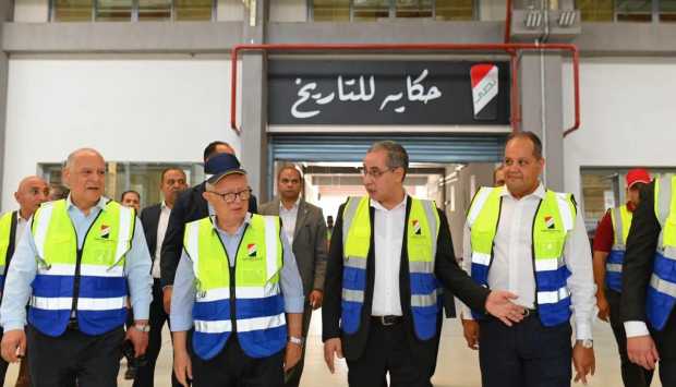 نائب رئيس الوزراء يتفقد شركة النصر للسيارات ويؤكد على توطين صناعة السيارات في مصر