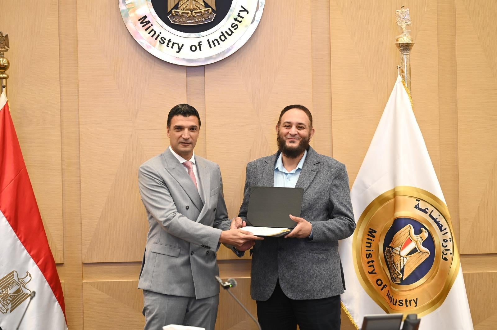 وزير الصناعة