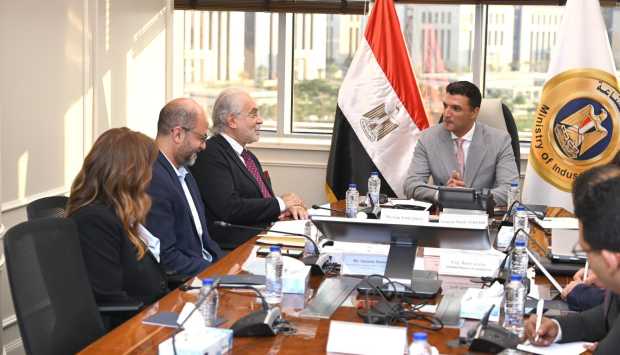 وزير الصناعة يؤكد أهمية دعم توسع الشركات العالمية في السوق المصري
