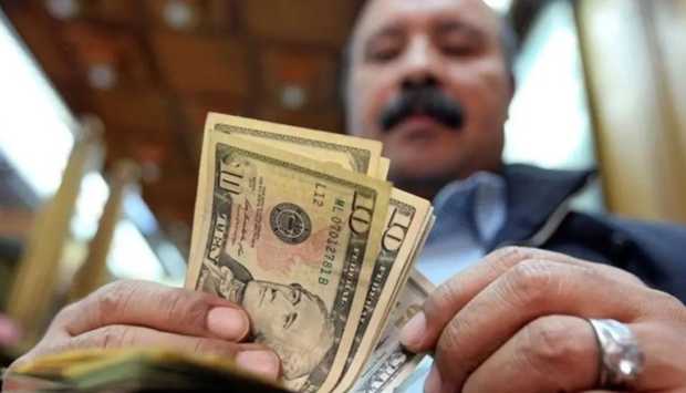 تحويلات المصريين بالخارج ترتفع إلى 43.1 مليار دولار في 11 شهرًا بزيادة 31%