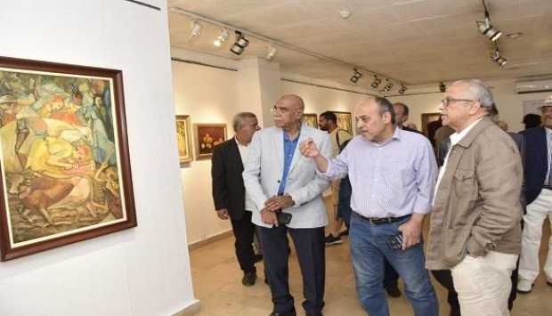معرض أحمد فتح الله في قاعة الباب: تجربة فنية غنية تبرز إبداع التشكيلي الراحل