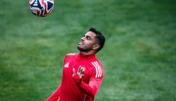 الأهلي يقرر بقاء كريم الدبيس ضمن صفوف الفريق بعد تقييم احتياجات الدفاع