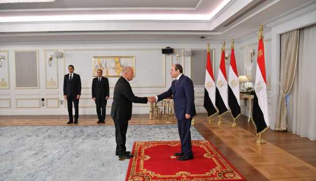 الرئيس السيسي يكرم اتحاد الكرة المصري تقديرًا لإنجاز المونديال التاريخي (صور)