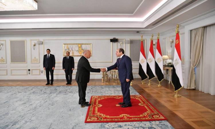 السيد الرئيس يكرم <a href=