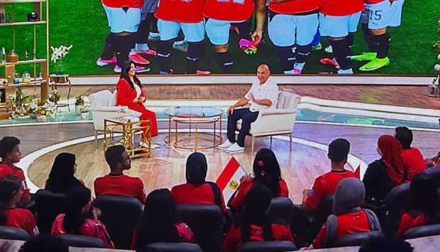 استقبال حافل لحسام حسن في برنامج «معكم منى الشاذلي» يكشف كواليس كأس العالم