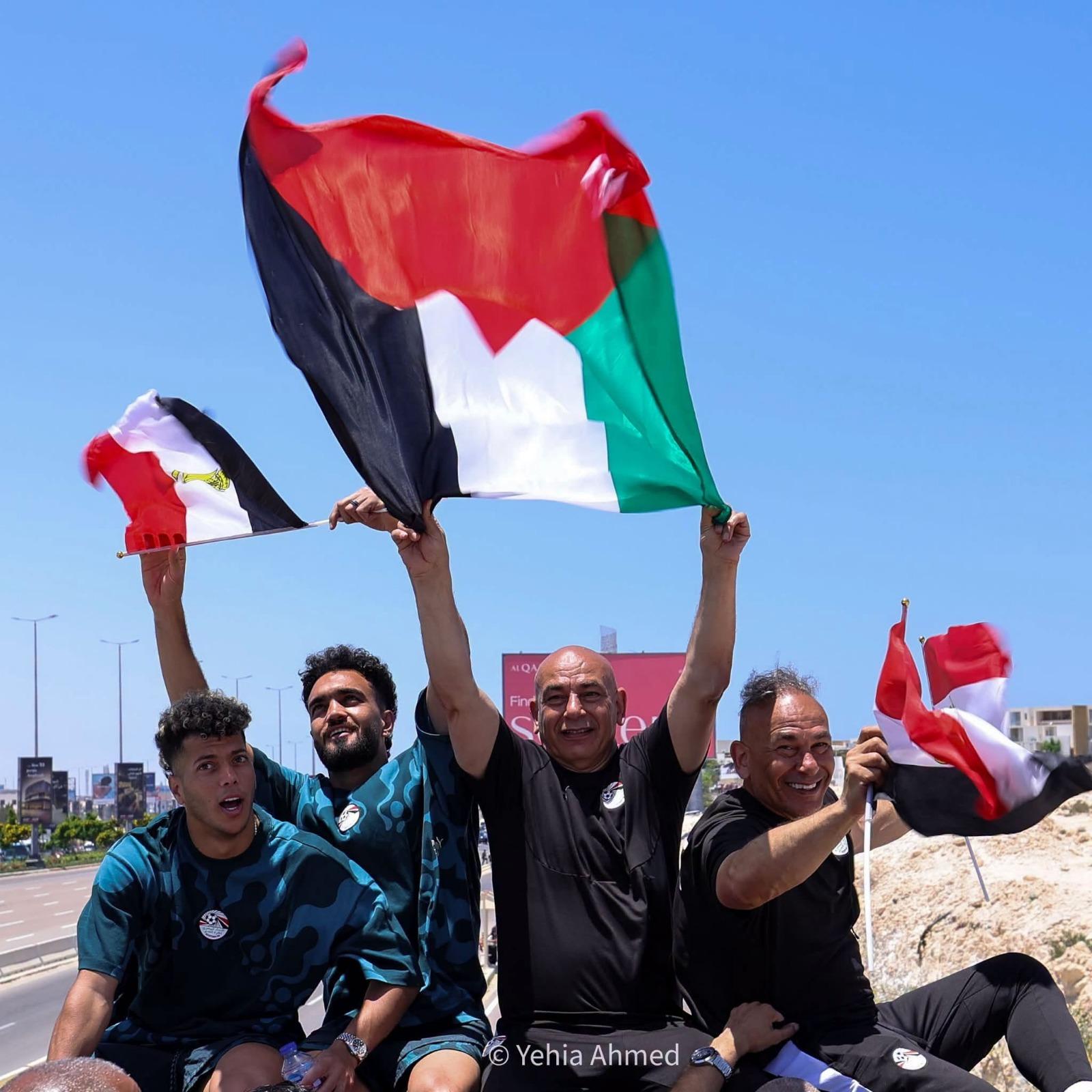 حسام حسن يرفع <a href=