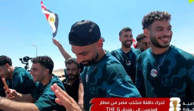 احتفالات عارمة في العلمين: محمد صلاح يقود الجماهير بأغنية وطنية