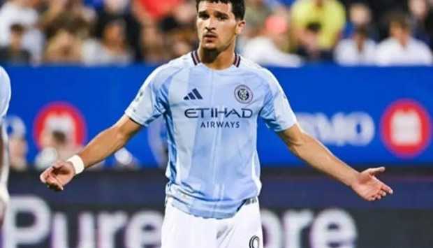 الأهلي يخطط لضم المهاجم الجزائري منصف بقرار لتعزيز هجوم الفريق