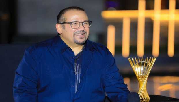 هشام عباس يتألق في حفل مكتمل العدد بمسرح مارينا ويشعل الأجواء بأغانيه