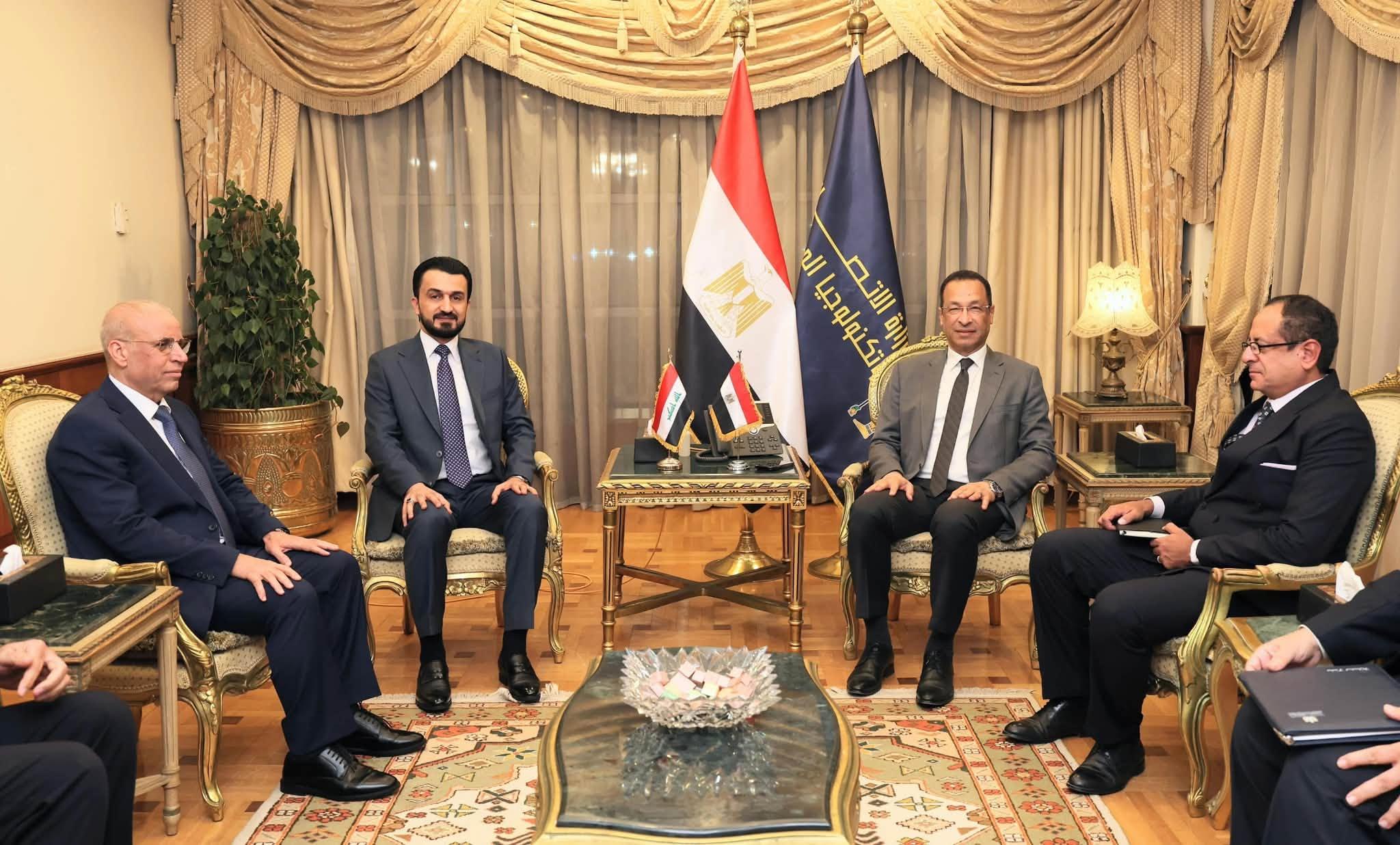 وزير الاتصالات