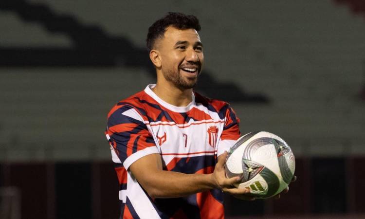 تريزيجيه مع الرياض السعودي