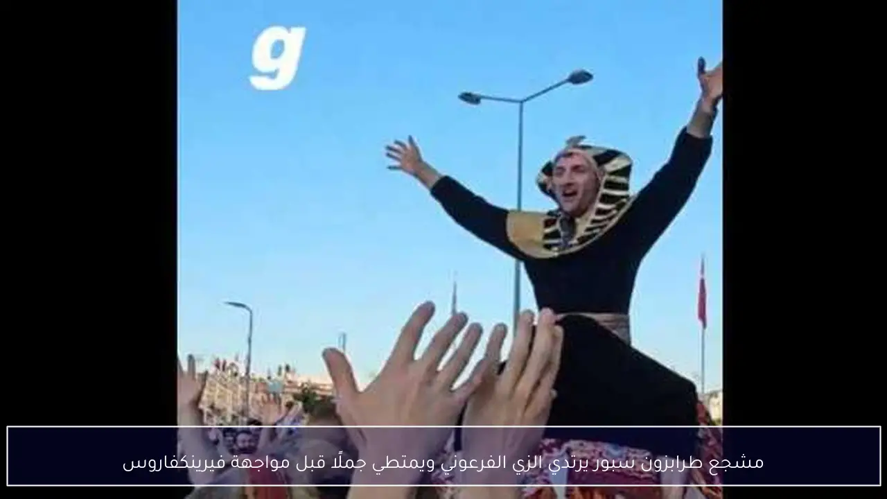 مشجع طرابزون سبور يرتدي الزي الفرعوني ويمتطي جملًا قبل مواجهة فيرينكفاروس
