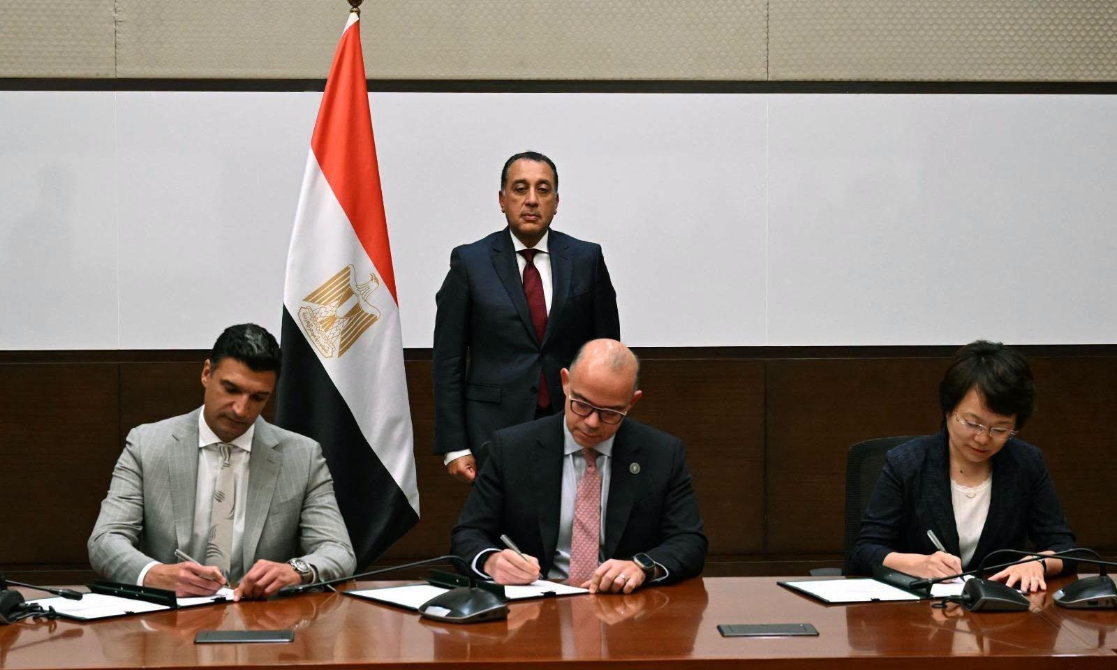 توقيع مذكرة تفاهم لإنشاء قاعدة لتخطيط وإنشاء مصانع السيارات في مصر