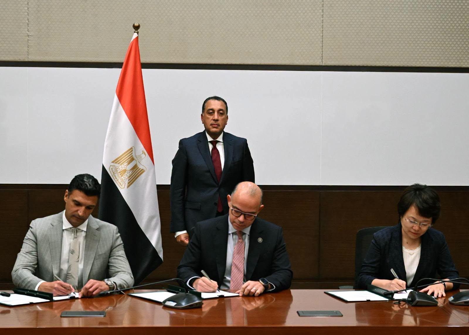 توقيع مذكرة تفاهم لإنشاء قاعدة لتخطيط وإنشاء مصانع السيارات في مصر