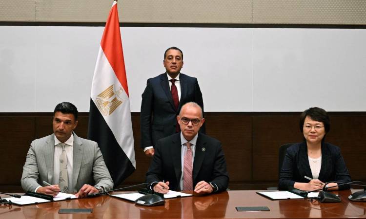 توقيع مذكرة تفاهم لإنشاء قاعدة لتخطيط وإنشاء مصانع السيارات في مصر