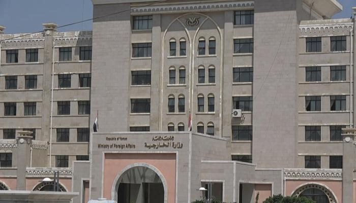 اليمن يدين اعتداءات استهدفت أعيانًا ومنشآت مدنية واقتصادية ومرافق طاقة في السعودية
