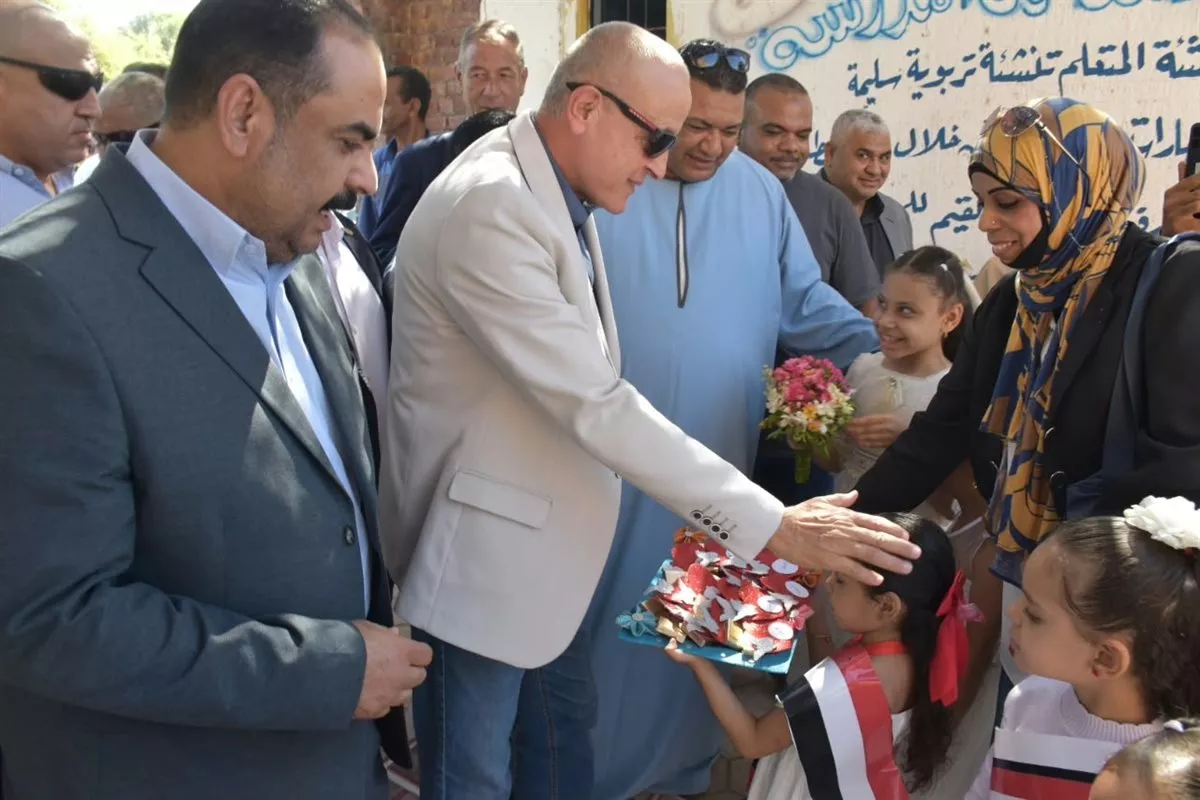 محافظ الأقصر يتابع أعمال الحملة القومية للتطعيم بمدينة إسنا