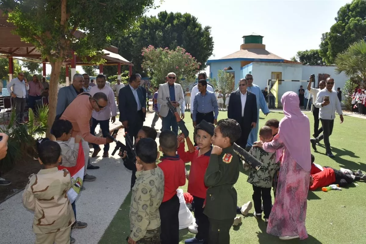 محافظ الأقصر يتابع أعمال الحملة القومية للتطعيم بمدينة إسنا