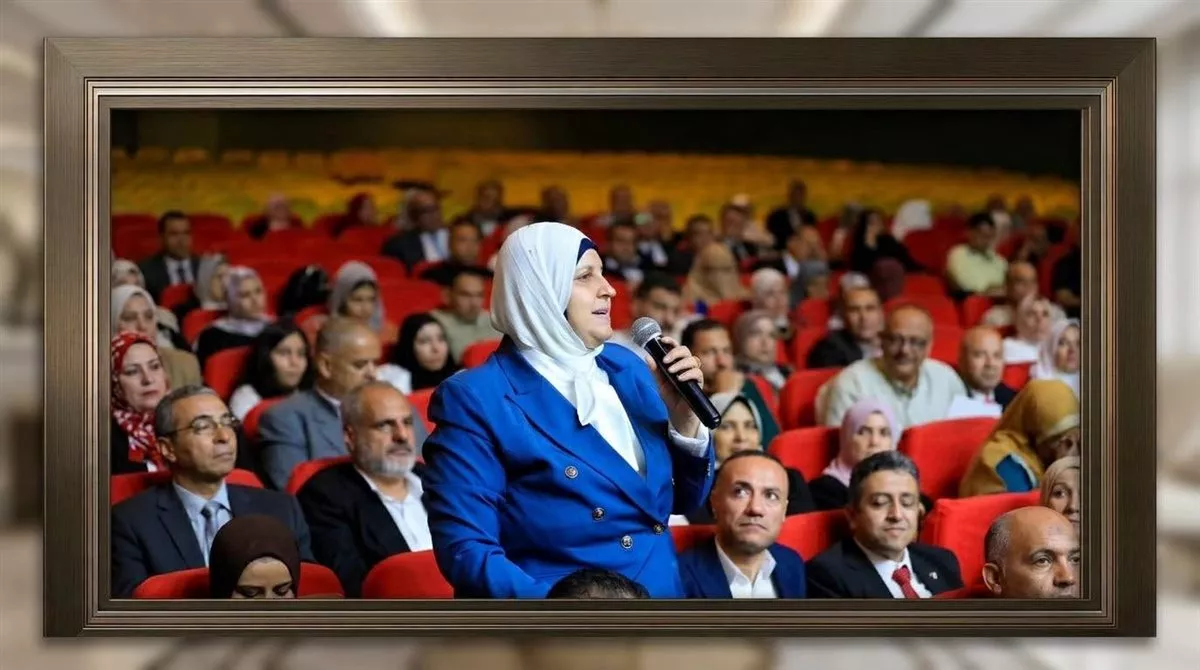 مديرة المدرسة من تكريم وزير التعليم
