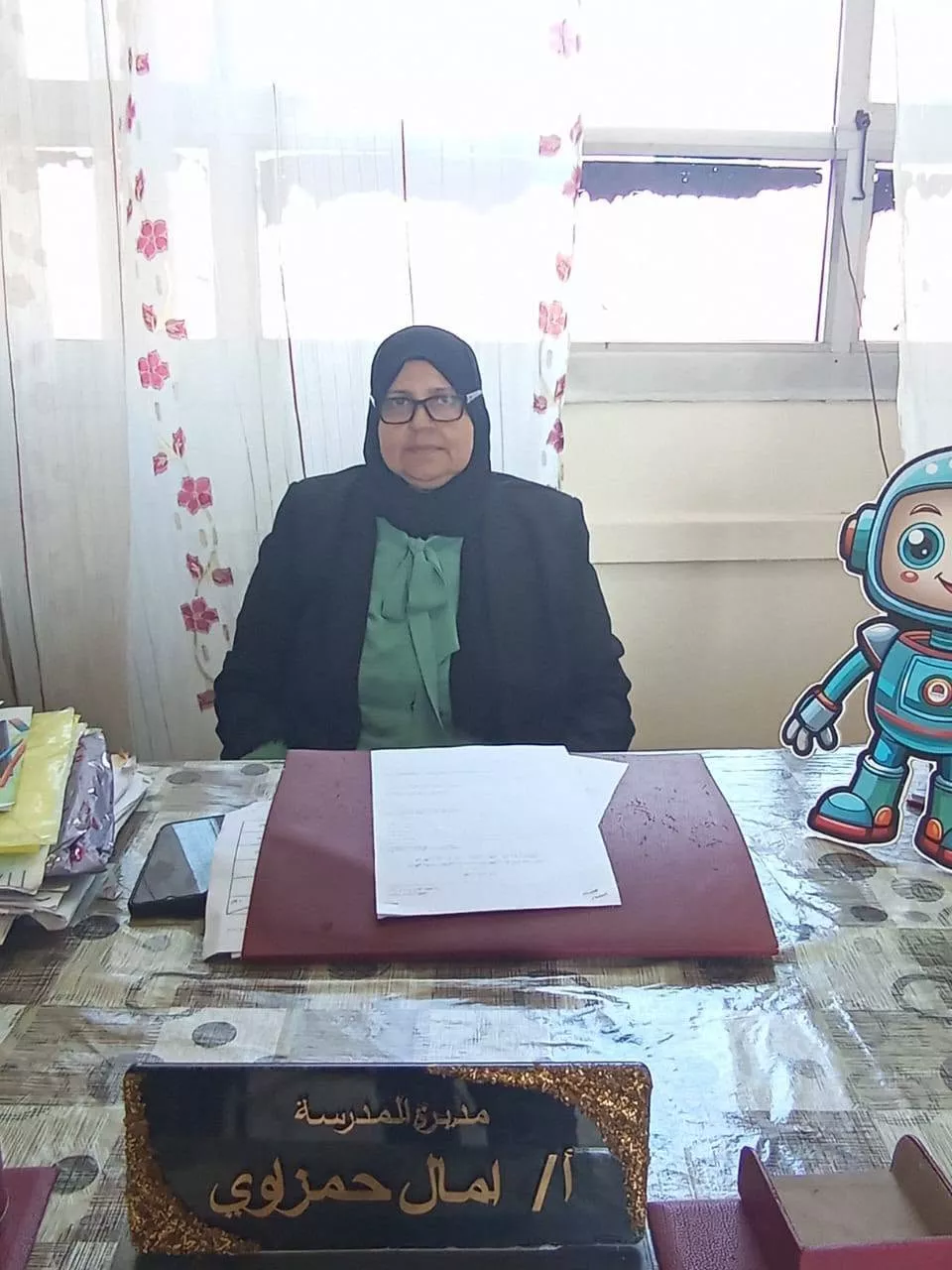 مديرة المدرسة امال حمزاوي