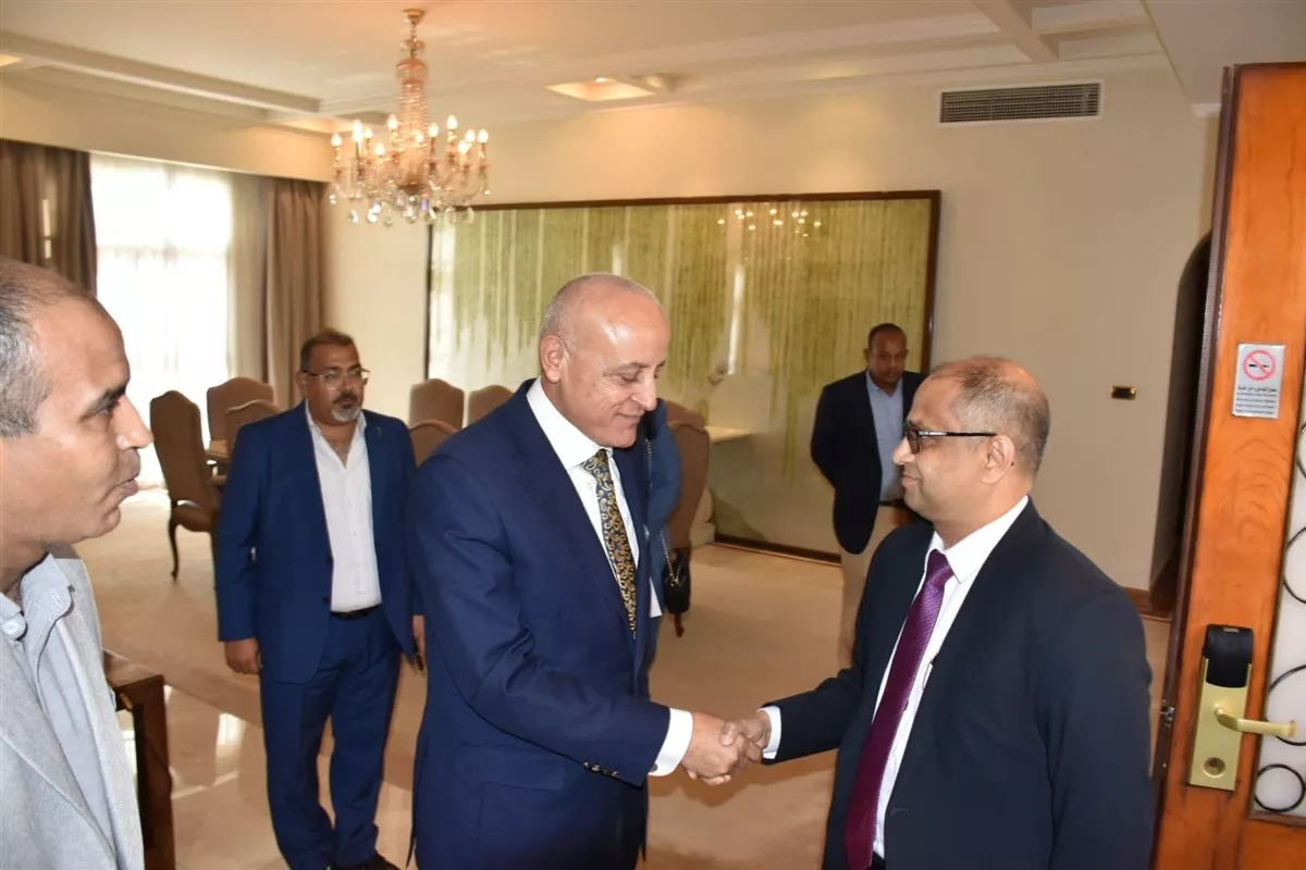 محافظ الأقصر يستقبل سفير سريلانكا لبحث تعزيز التعاون السياحي والاقتصادي المشترك