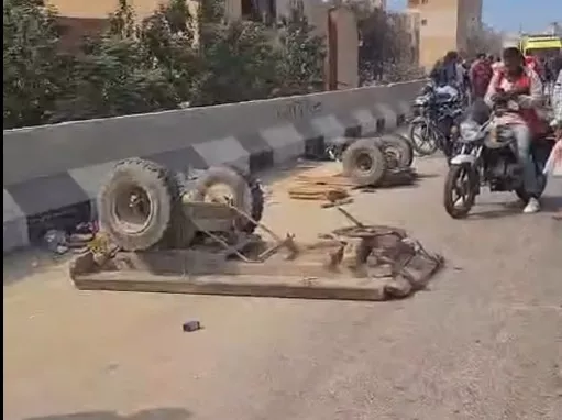 strongتصادم سيارتين أعلى الطريق الدائري باتجاه المعادي/strong