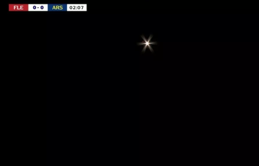 استئناف مباراة أرسنال وفليتوود تاون بعد إيقافها بسبب طائرة مسيرة في كأس الرابطة الإنجليزية 2026 - 2027