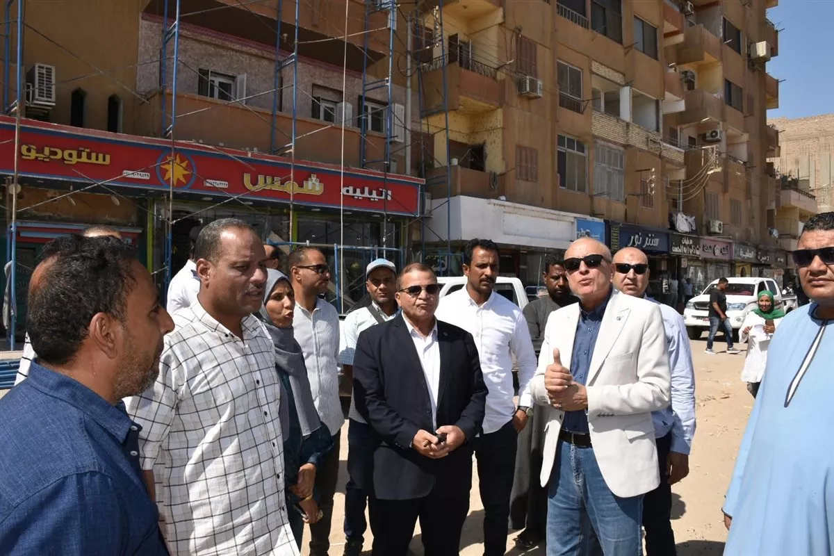 محافظ الأقصر يتفقد اللمسات الأخيرة لتطوير كورنيش إسنا تمهيدا للافتتاح