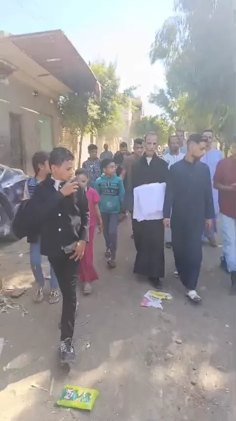 مشهد الكفن مشهد خلال مراسم الصلح الثأري في مغاغة بالمنيا