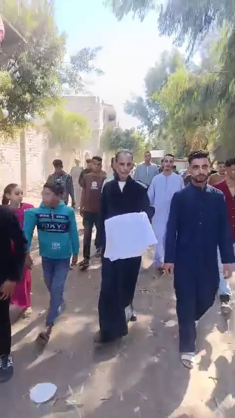 مشهد الكفن مشهد خلال مراسم الصلح الثأري في مغاغة بالمنيا