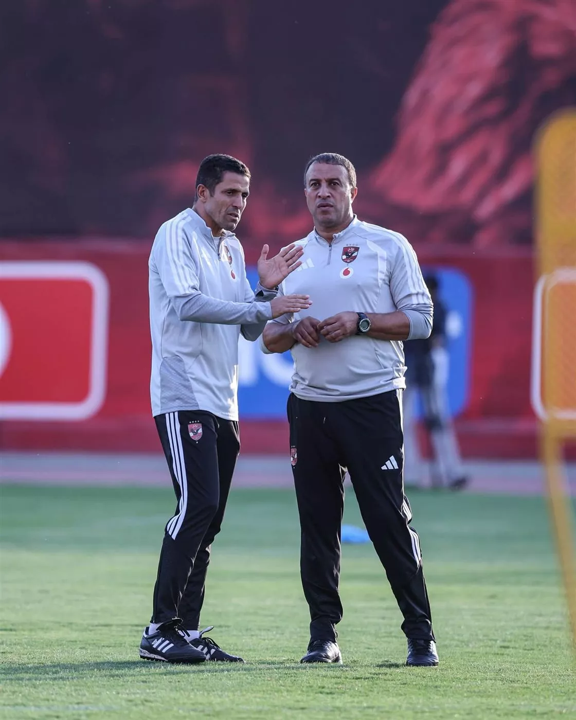 strongالأهلي يبدأ الاستعداد لمباراة مودرن في الدوري.. والدبيس ينتظم في التدريبات الجماعية/strong