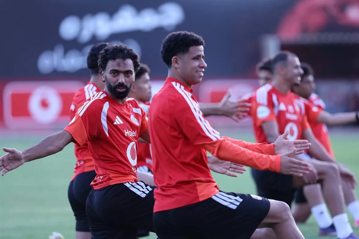 strongالأهلي يبدأ الاستعداد لمباراة مودرن في الدوري.. والدبيس ينتظم في التدريبات الجماعية/strong