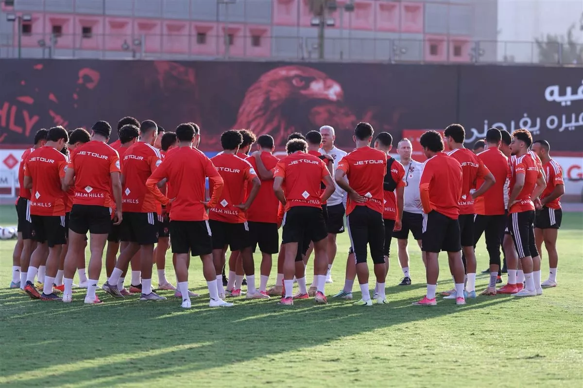 strongالأهلي يبدأ الاستعداد لمباراة مودرن في الدوري.. والدبيس ينتظم في التدريبات الجماعية/strong