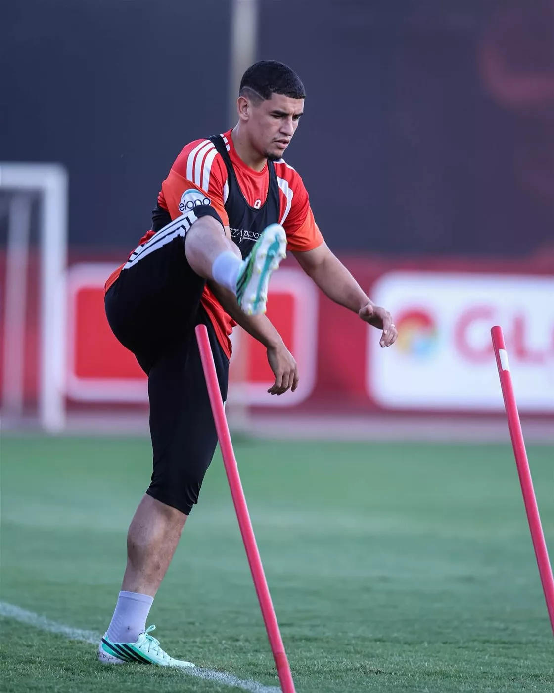 strongالأهلي يبدأ الاستعداد لمباراة مودرن في الدوري.. والدبيس ينتظم في التدريبات الجماعية/strong
