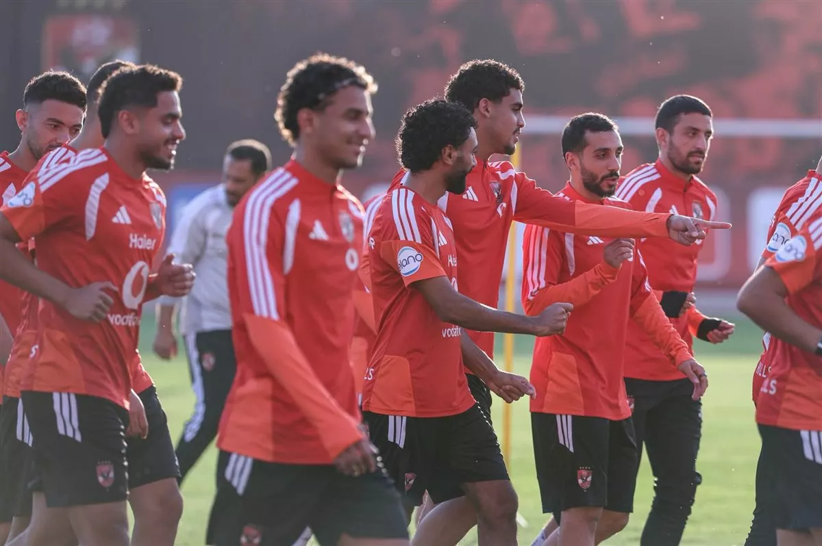 strongالأهلي يبدأ الاستعداد لمباراة مودرن في الدوري.. والدبيس ينتظم في التدريبات الجماعية/strong