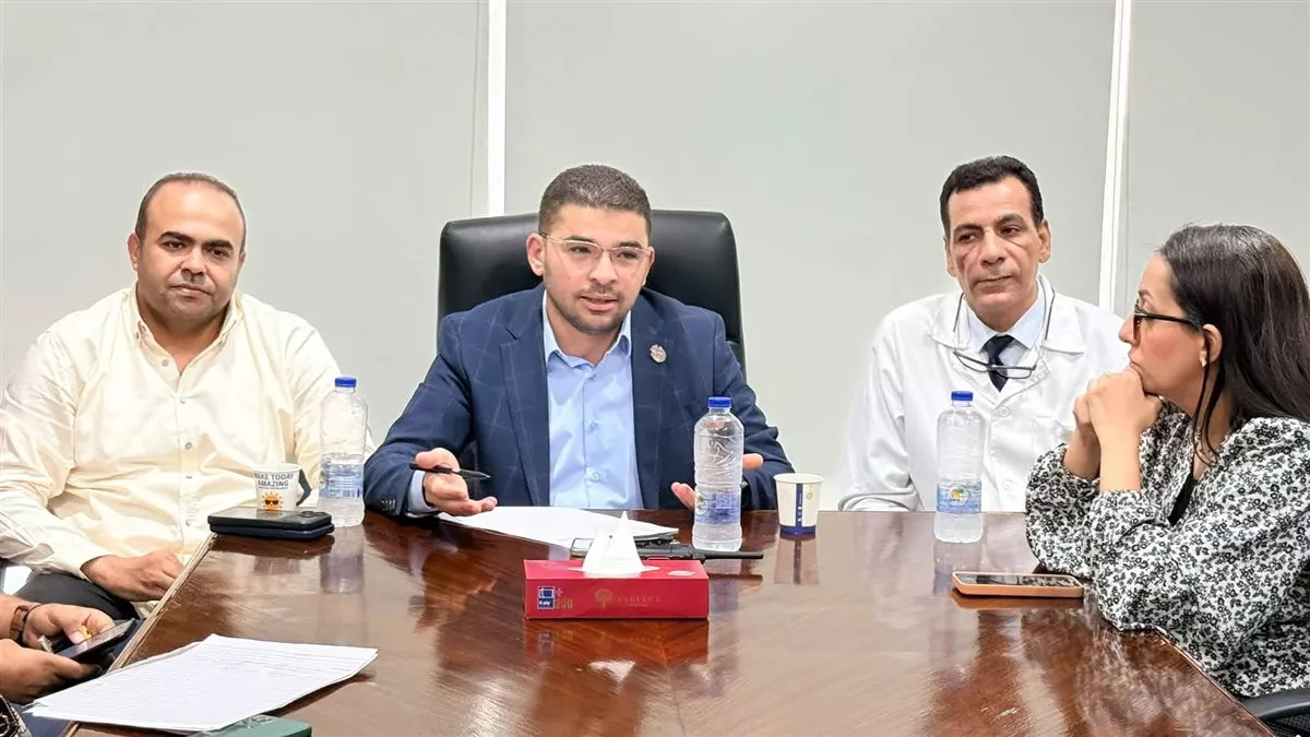الرعاية الصحية بالأقصر تبحث احتياجات المستشفيات وتطوير بيئة العمل