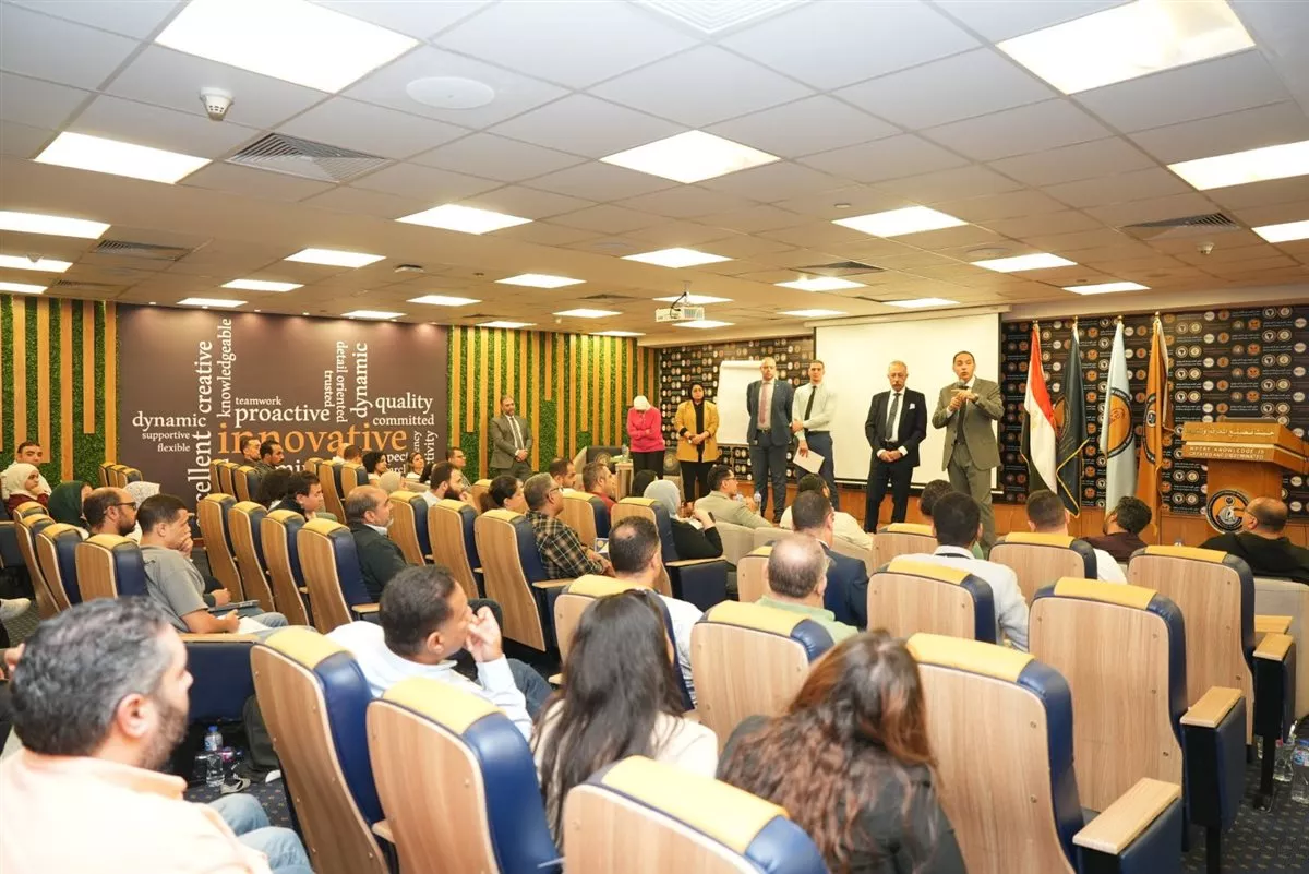 البرنامج التدريبي الأول على 