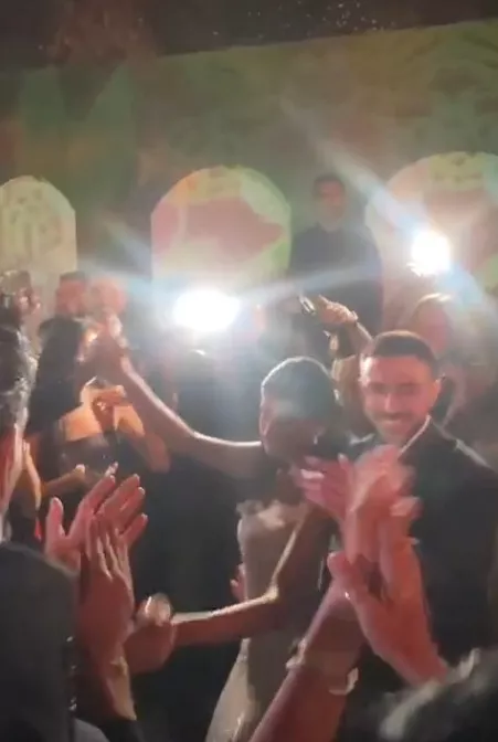 السيناريست عمرو محمود ياسين والإعلامية آيات أباظة يحتفلان بخطوبة ابنتهما عالية